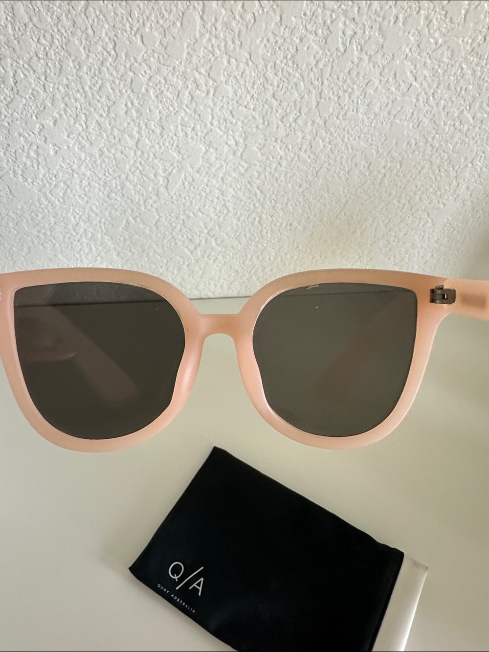 Quay Australia Pink Matte Paradiso Sunglasses - Picture 4 of 5